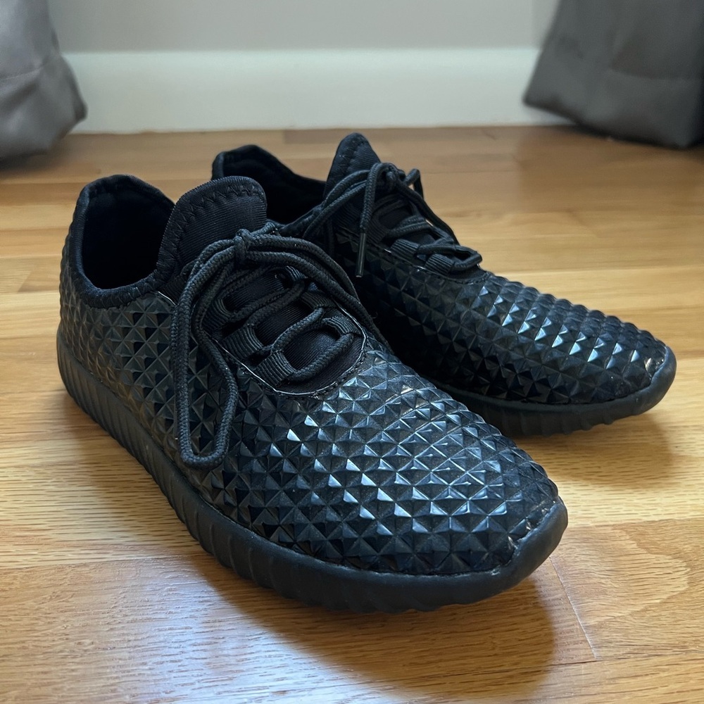 Black Geometric Pattern Women’s Sneakers (6)